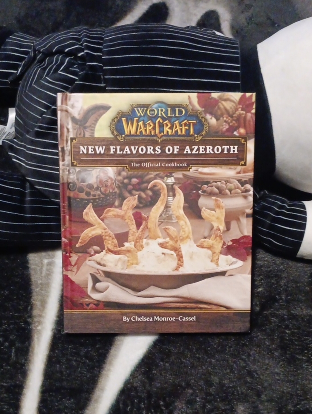 : New Flavors of Azeroth - Official Cookbook (Brown/Tan) - Picture 1 of 4
